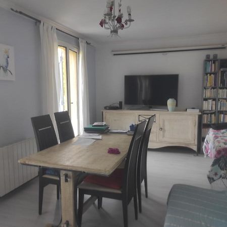 Chambre Spatieuse Avec Grand Lit. Aspet Exterior foto